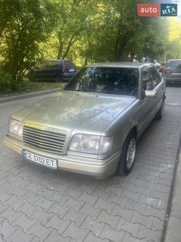 Седан Mercedes-Benz E-Class 1993 в Чернівцях