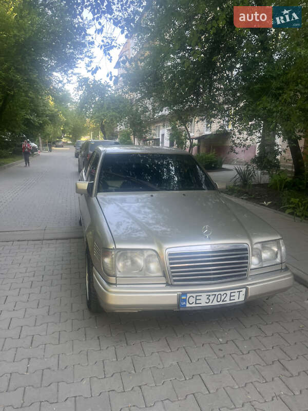 Седан Mercedes-Benz E-Class 1993 в Чернівцях