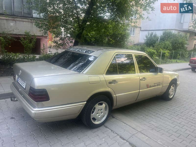 Седан Mercedes-Benz E-Class 1993 в Чернівцях