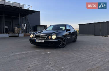 Седан Mercedes-Benz E-Class 2001 в Києві