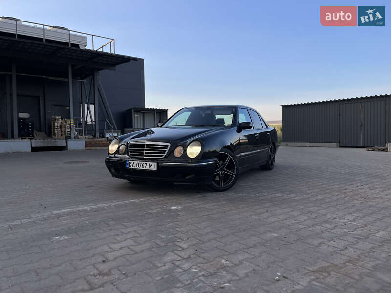 Седан Mercedes-Benz E-Class 2001 в Киеве