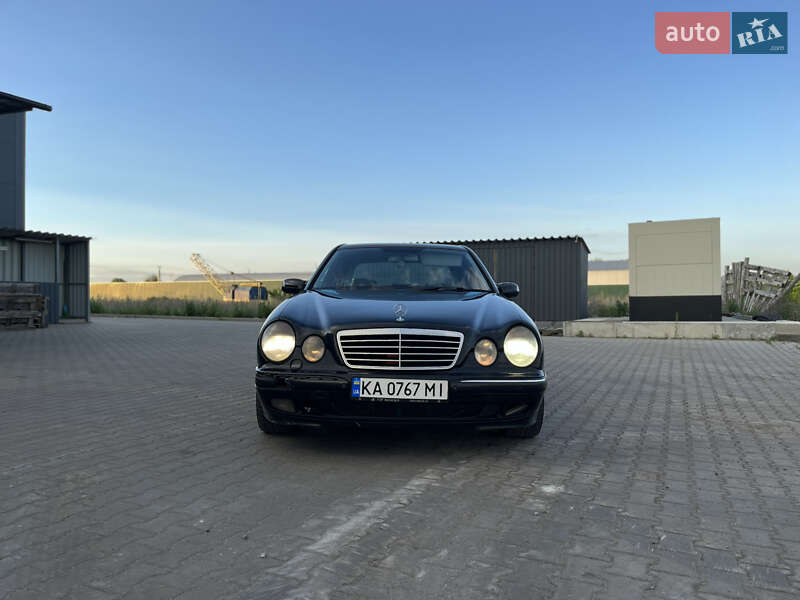 Седан Mercedes-Benz E-Class 2001 в Киеве