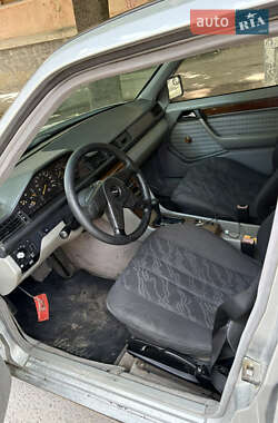 Седан Mercedes-Benz E-Class 1986 в 