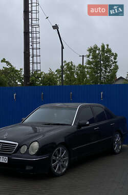 Седан Mercedes-Benz E-Class 2000 в Жовкве