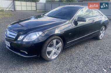 Купе Mercedes-Benz E-Class 2012 в 