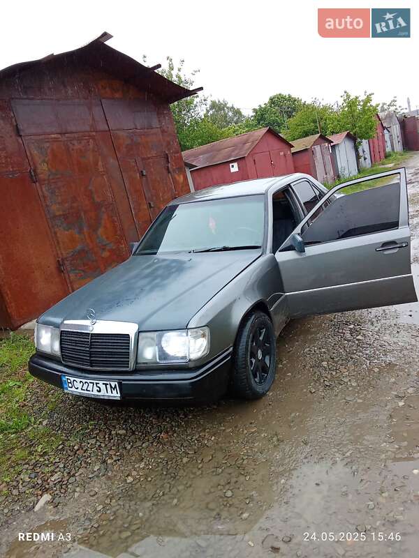 Mercedes-Benz E-Class 1989