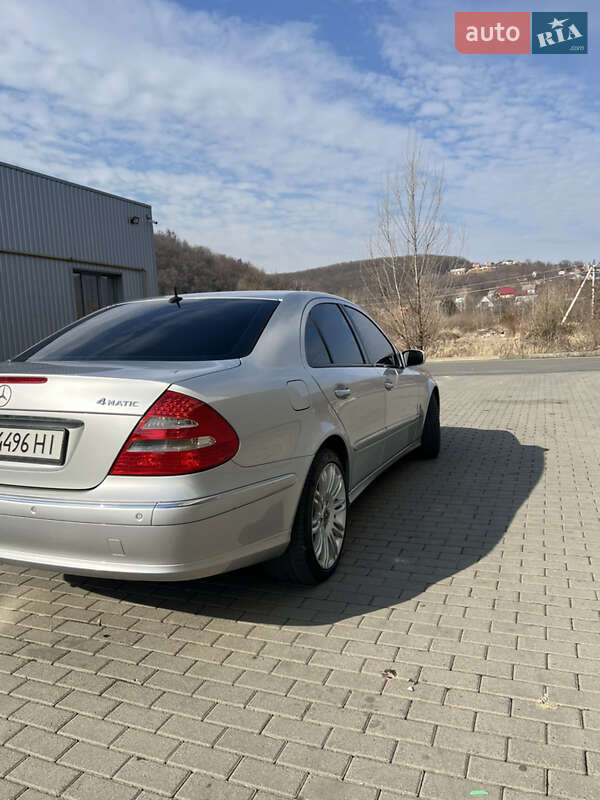 Седан Mercedes-Benz E-Class 2005 в Мукачевому