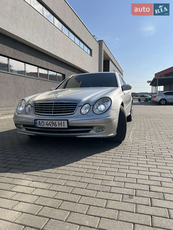 Седан Mercedes-Benz E-Class 2005 в Мукачевому