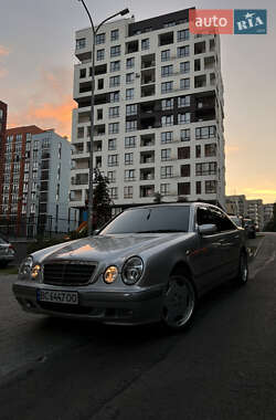 Седан Mercedes-Benz E-Class 2000 в Львове