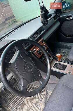 Седан Mercedes-Benz E-Class 1992 в 