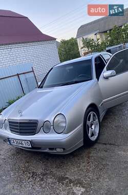 Седан Mercedes-Benz E-Class 2001 в Каневе
