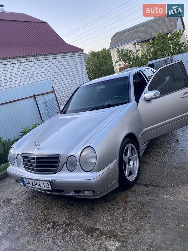 Седан Mercedes-Benz E-Class 2001 в 