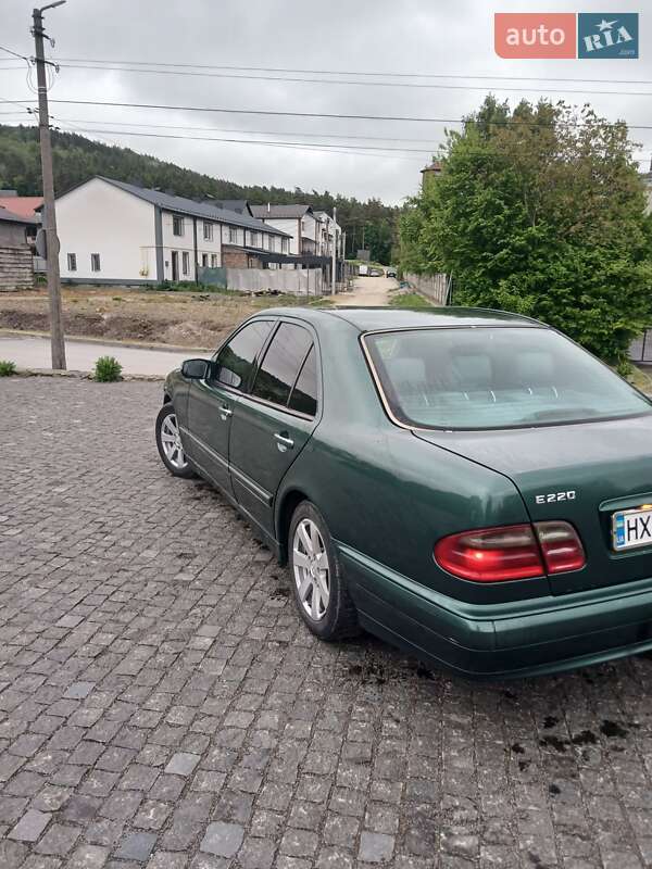 Седан Mercedes-Benz E-Class 2000 в Кременце
