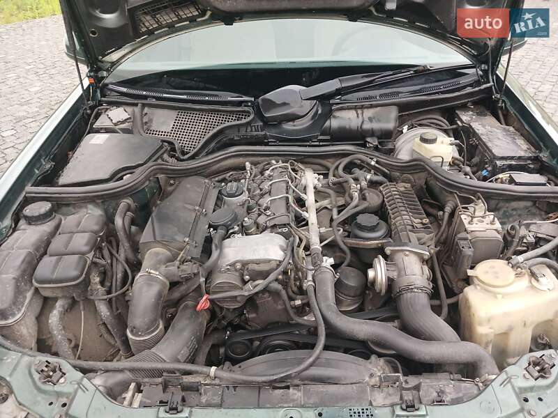 Седан Mercedes-Benz E-Class 2000 в Кременце