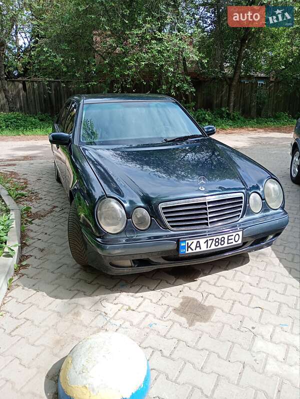 Седан Mercedes-Benz E-Class 2000 в 