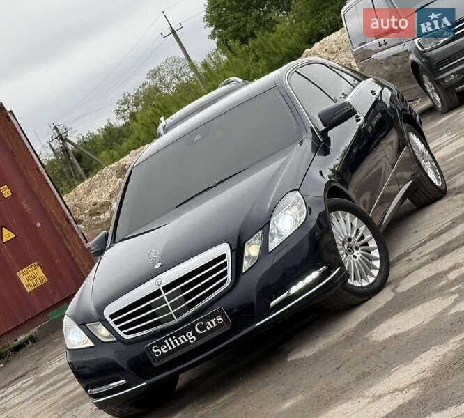 Седан Mercedes-Benz E-Class 2012 в Ровно