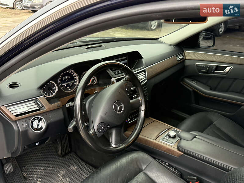 Седан Mercedes-Benz E-Class 2012 в Ровно