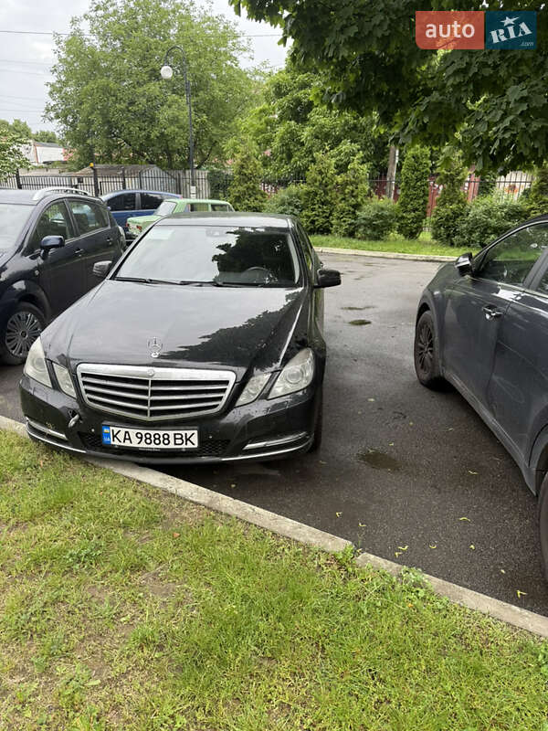 Седан Mercedes-Benz E-Class 2011 в 