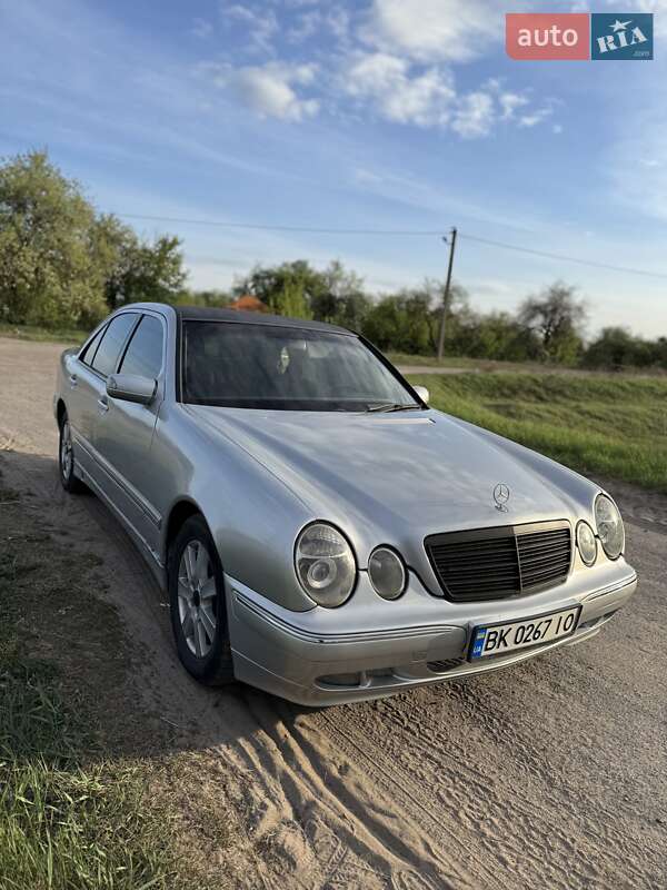 Седан Mercedes-Benz E-Class 2001 в 