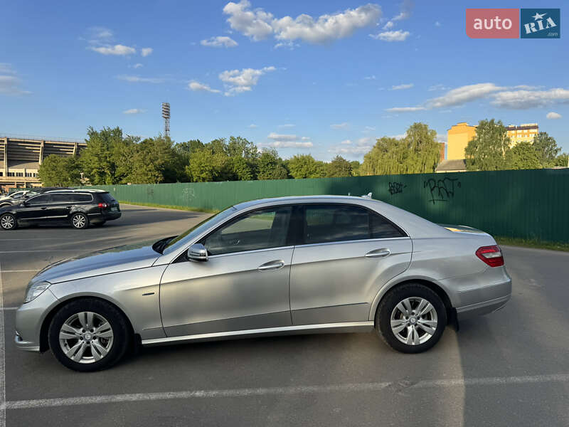 Седан Mercedes-Benz E-Class 2012 в Ивано-Франковске
