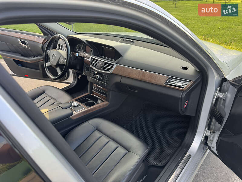 Седан Mercedes-Benz E-Class 2012 в Ивано-Франковске