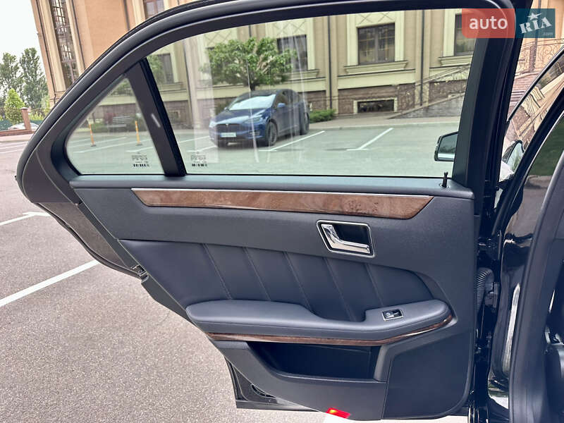 Седан Mercedes-Benz E-Class 2011 в Києві