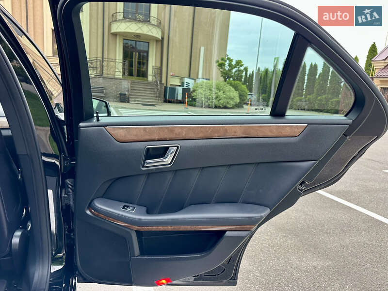 Седан Mercedes-Benz E-Class 2011 в Києві