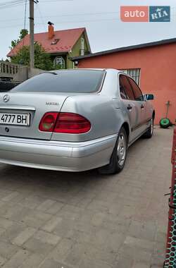 Седан Mercedes-Benz E-Class 1995 в 