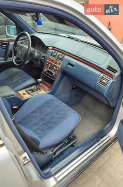 Седан Mercedes-Benz E-Class 1995 в 