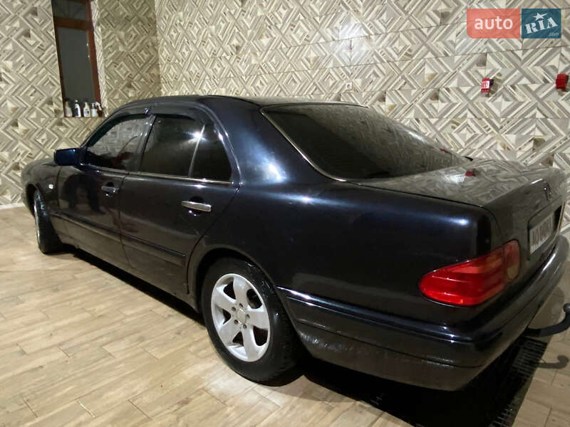 Седан Mercedes-Benz E-Class 1999 в Хусті