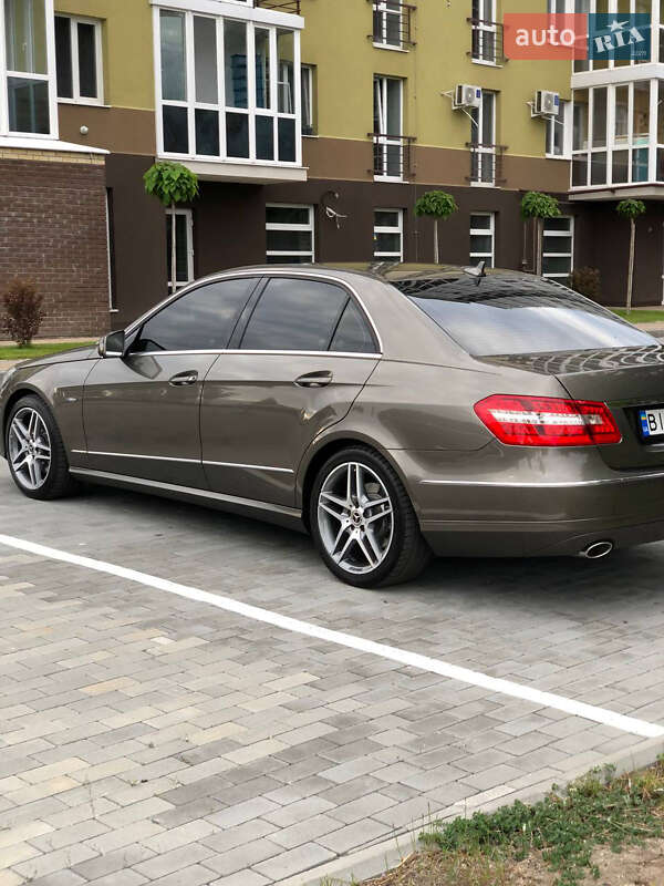 Седан Mercedes-Benz E-Class 2011 в Кременчуці