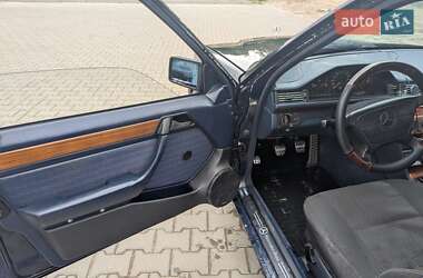 Седан Mercedes-Benz E-Class 1992 в Львове