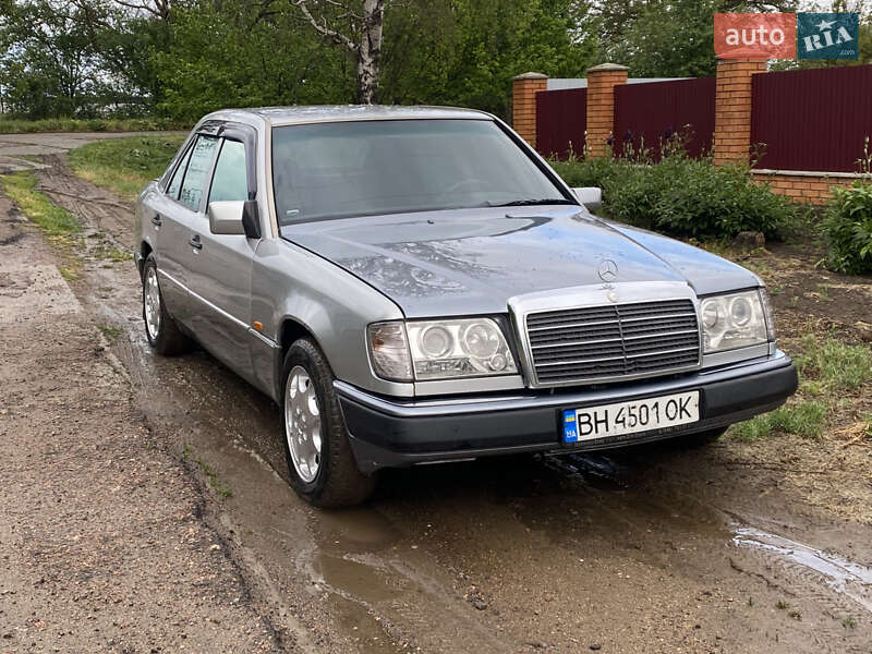 Mercedes-Benz E-Class 1992