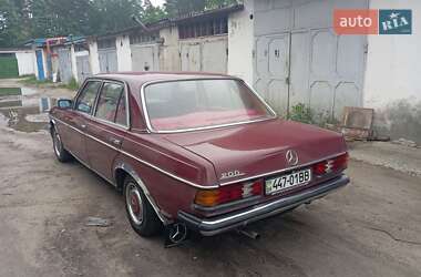 Седан Mercedes-Benz E-Class 1982 в 