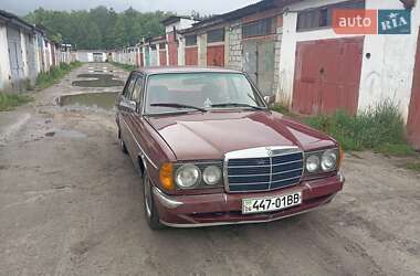 Седан Mercedes-Benz E-Class 1982 в 