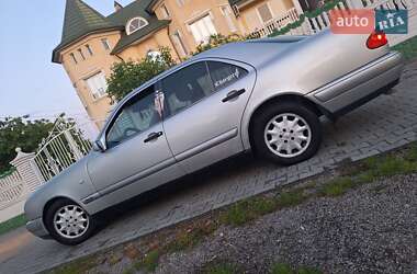 Седан Mercedes-Benz E-Class 2000 в Черновцах