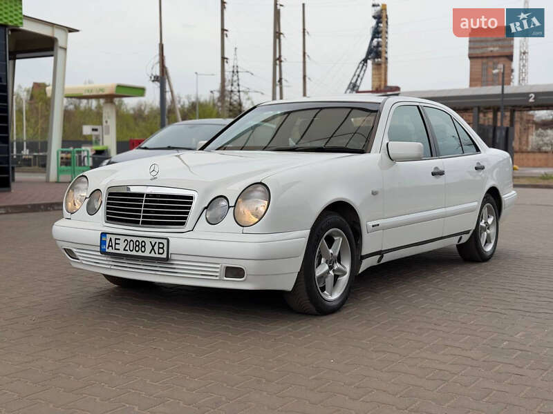 Mercedes-Benz E-Class 1999