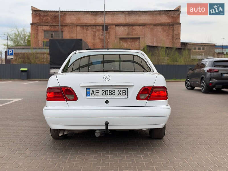 Седан Mercedes-Benz E-Class 1999 в Кривом Роге