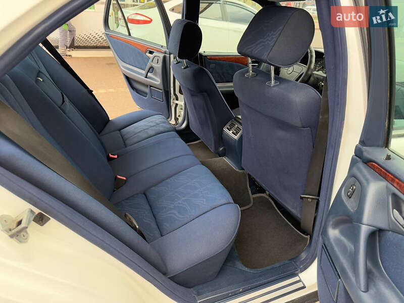 Седан Mercedes-Benz E-Class 1999 в Кривом Роге