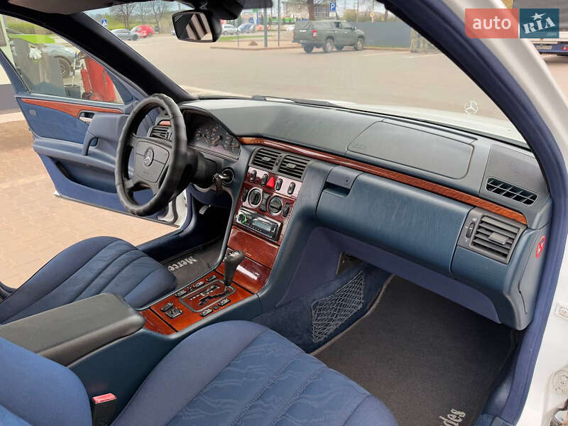 Седан Mercedes-Benz E-Class 1999 в Кривом Роге