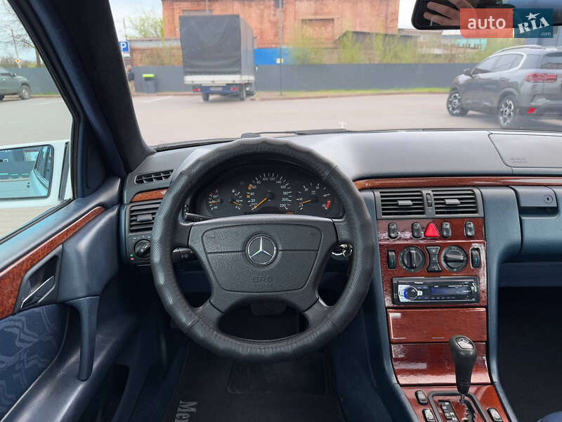 Седан Mercedes-Benz E-Class 1999 в Кривом Роге