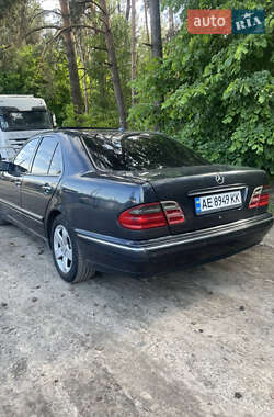 Седан Mercedes-Benz E-Class 2000 в 