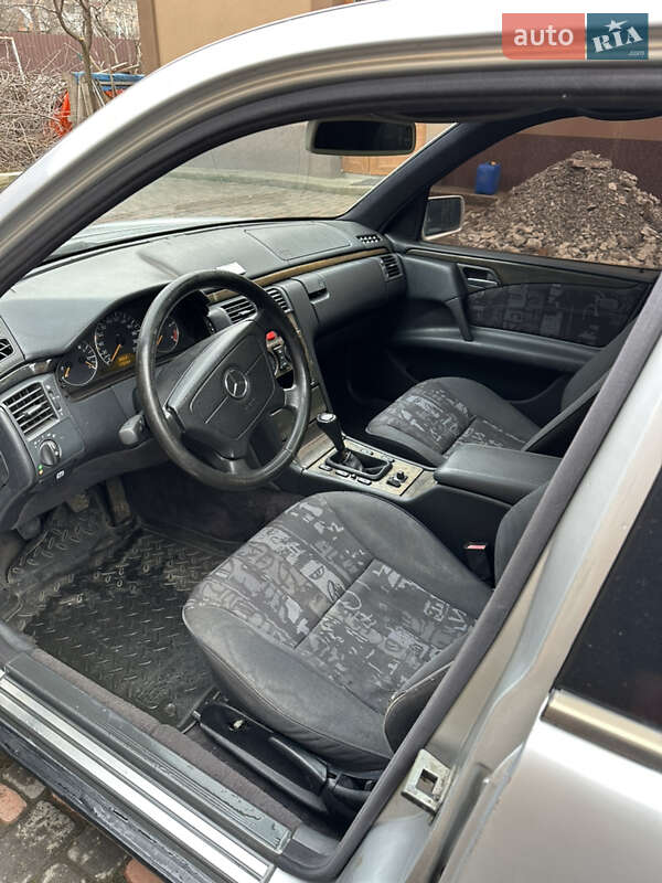 Седан Mercedes-Benz E-Class 1997 в Хмельницком