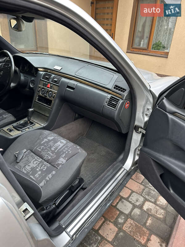 Седан Mercedes-Benz E-Class 1997 в Хмельницком