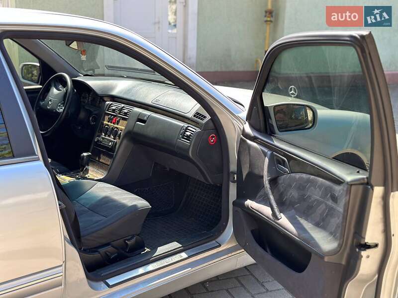 Седан Mercedes-Benz E-Class 2002 в Николаеве