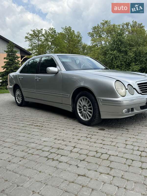 Седан Mercedes-Benz E-Class 2000 в Хоросткові