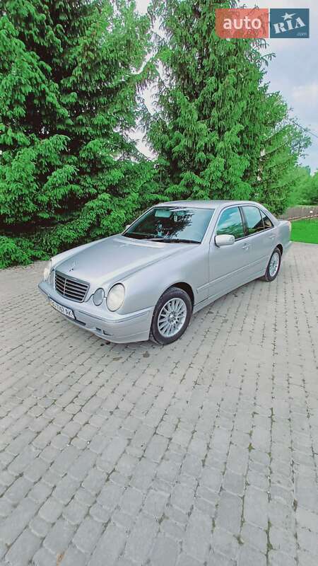 Седан Mercedes-Benz E-Class 2000 в 