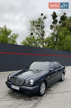 Седан Mercedes-Benz E-Class 1998 в Полонному