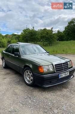 Седан Mercedes-Benz E-Class 1986 в Красилове