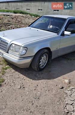 Седан Mercedes-Benz E-Class 1995 в Львове